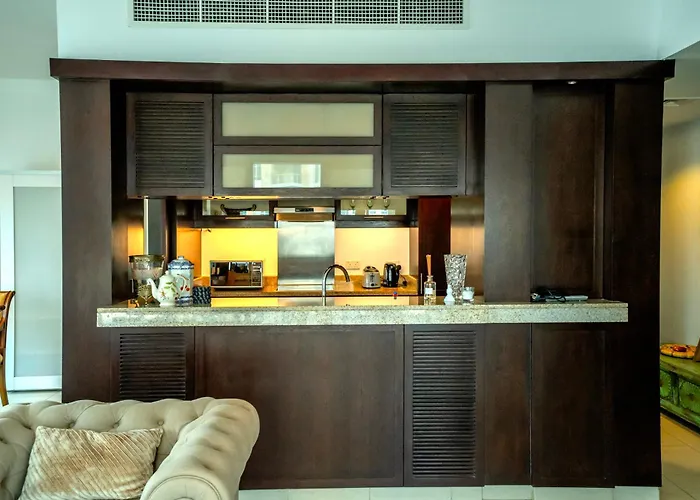 Elegant Apartment Overlooking Dubai Mall Fountain.